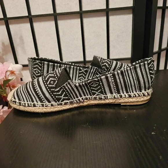 Minnetonka Pam Espadrille Slip-On - Picture 1 of 4